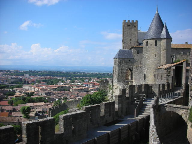 Carcassonne%20-%20new%20and%20old%20cities.jpg