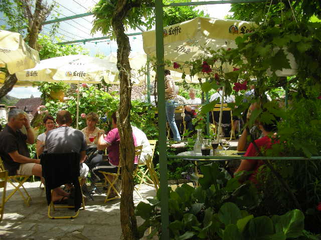 Lunchers%20-%20St-Cirq-Lapopie.jpg