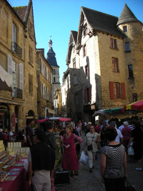 Market%20day%20-%20Sarlat.jpg
