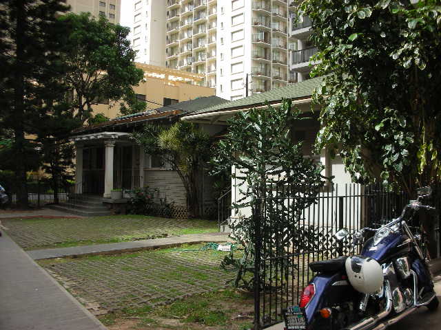 Old%20Waikiki%20house.jpg