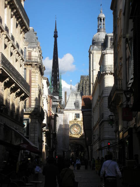 Rouen%20-%20street%20and%20horloge.jpg