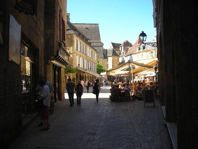 Sarlat%20opening%20to%20square.jpg
