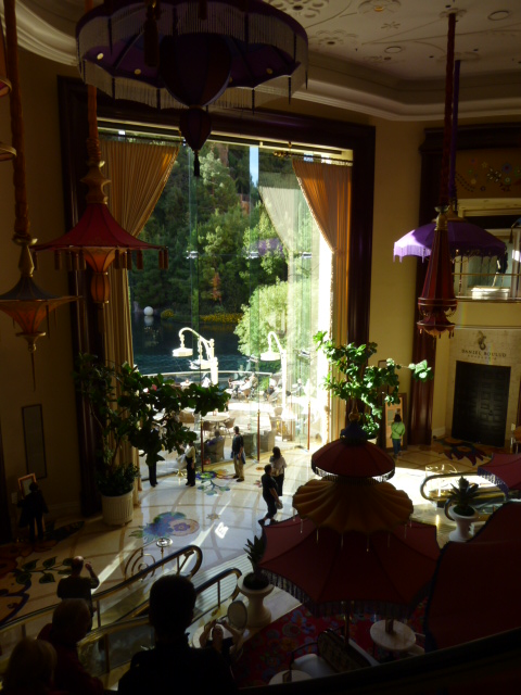 Wynn%20-%20escalator%20area.JPG
